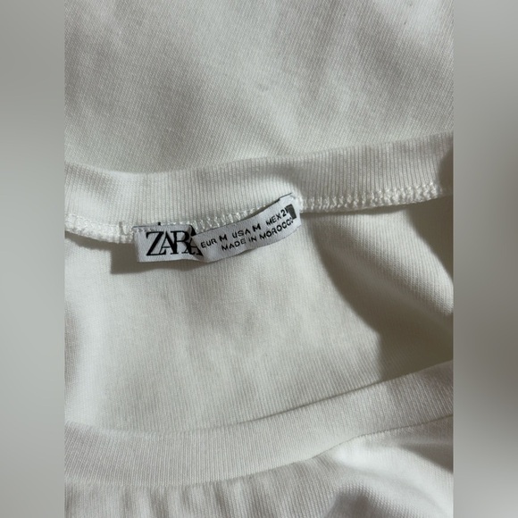 Zara White Tee with Black Accents - Picture 4 of 5